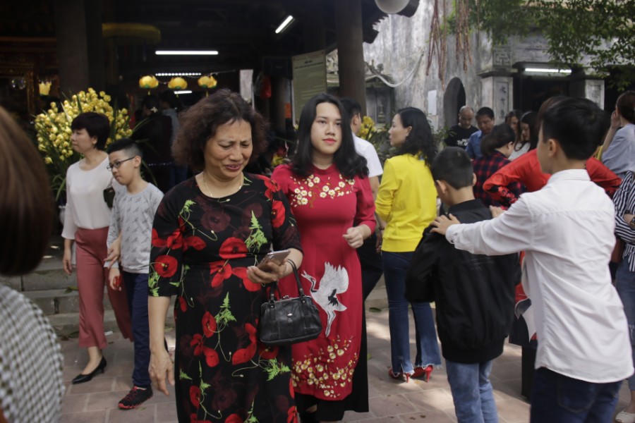 Tấp nập người đến chùa cầu bình an đầu Xuân 